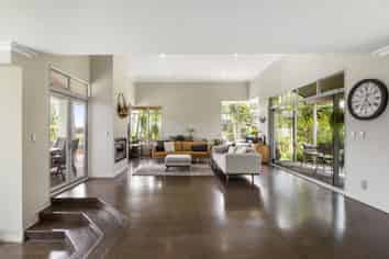 5 Chatham Avenue, Paremoremo