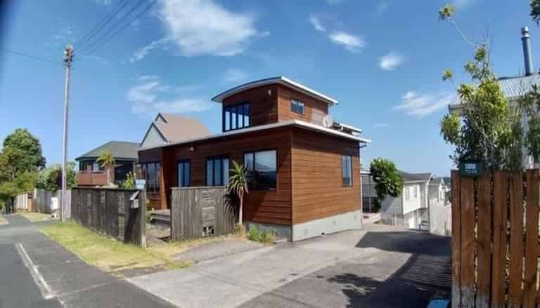 722  East Coast Road, Pinehill