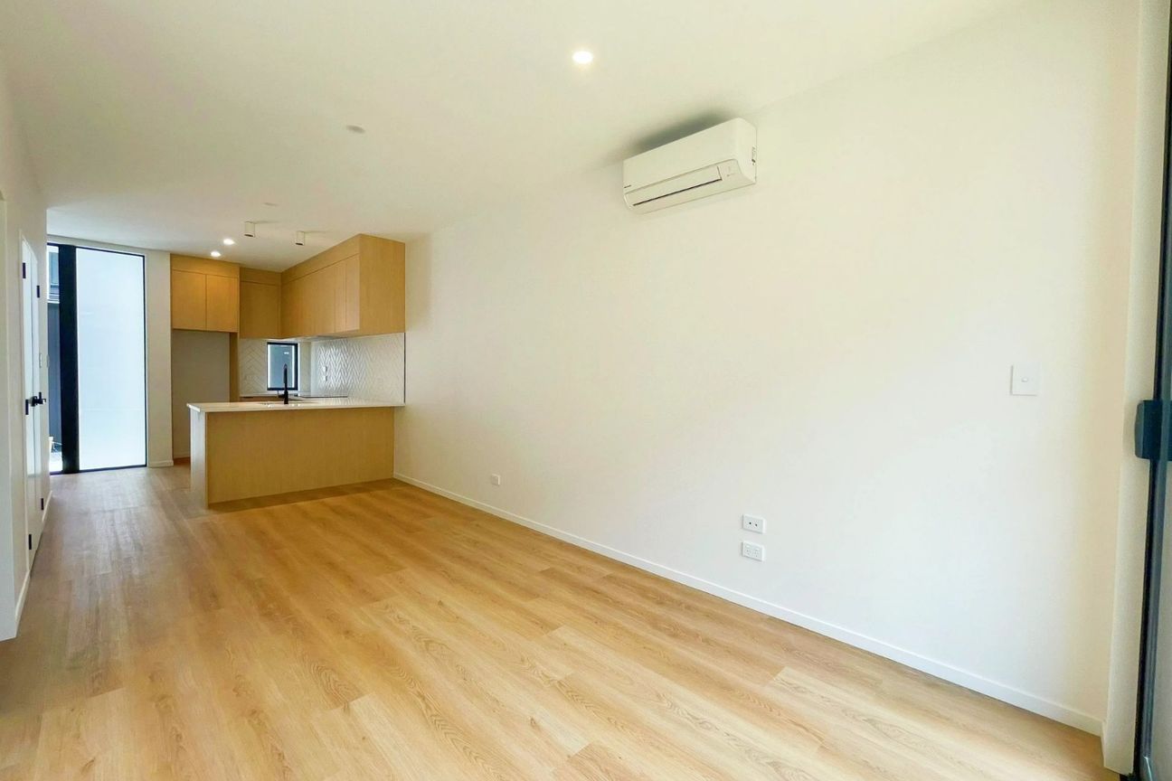 Flat Bush-Brand new Terrace House – pohled 5