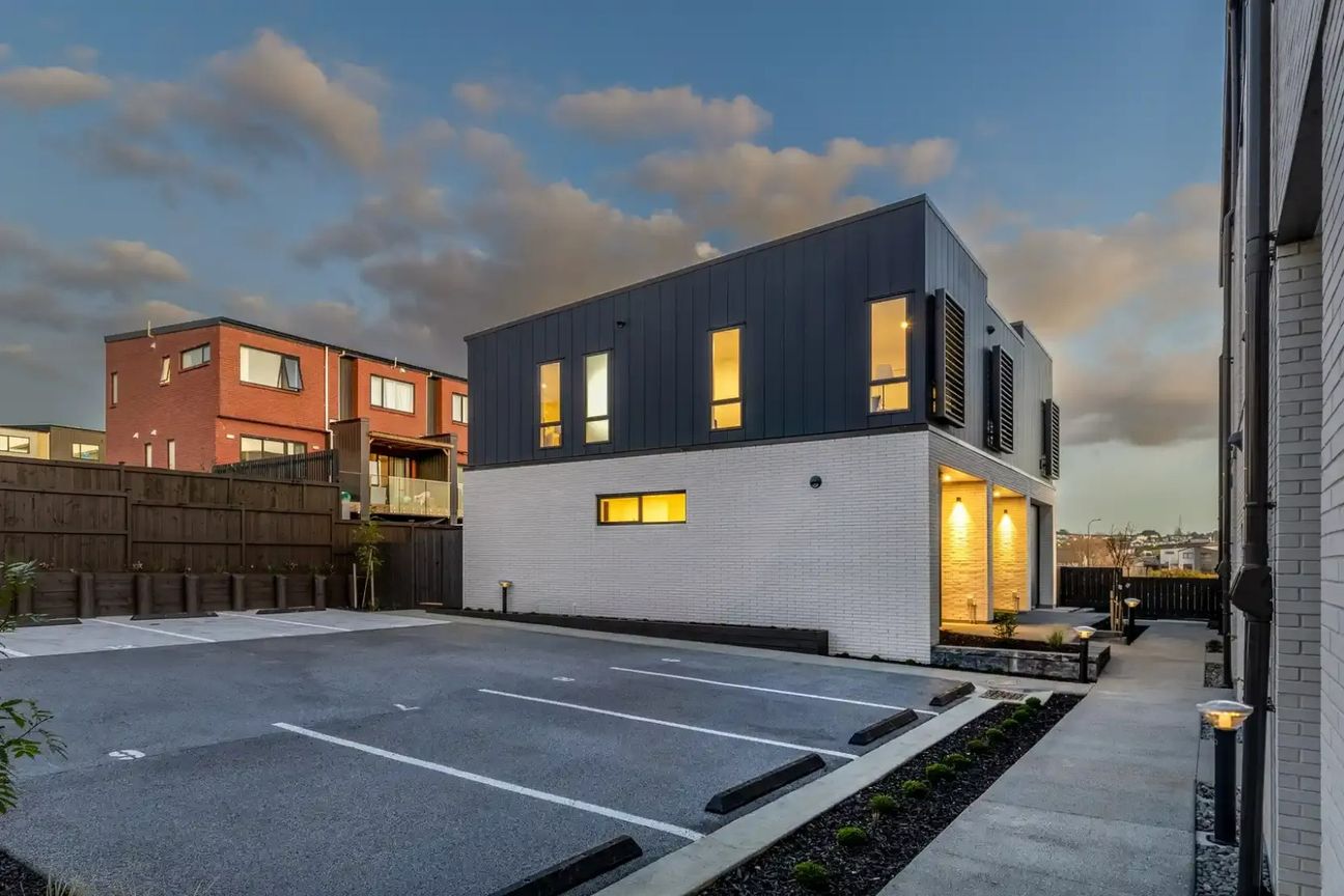 Flat Bush-Brand new Terrace House – pohled 2