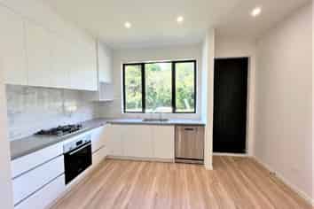 13 Serpent Road, Flat Bush