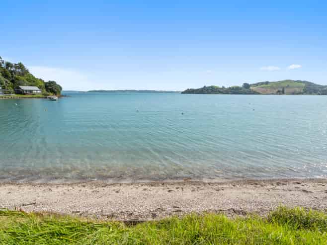 117 Hunterville Road, Waiheke Island