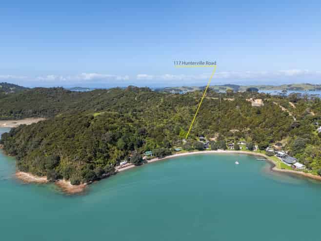 117 Hunterville Road, Waiheke Island