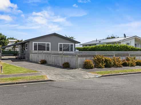 25 Lindsey Crescent, Springvale