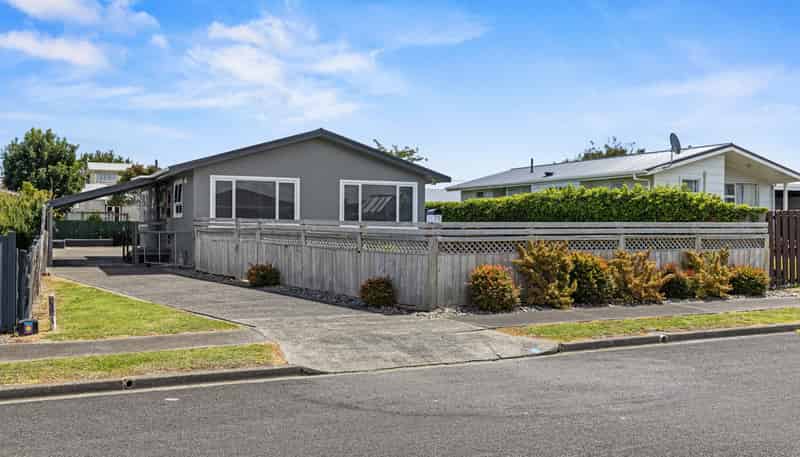 25 Lindsey Crescent, Springvale