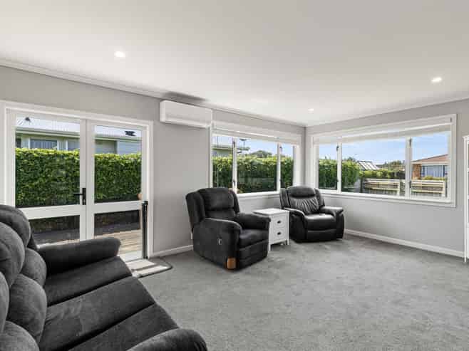 25 Lindsey Crescent, Springvale