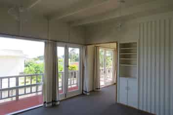 1/14A Burns Street, Westown