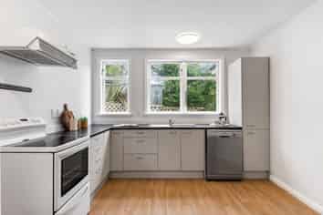 15 Aplin Terrace, Ngaio