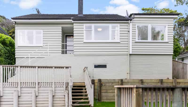 15 Aplin Terrace, Ngaio