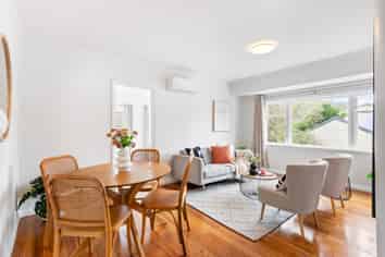 15 Aplin Terrace, Ngaio