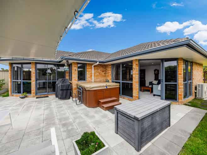 28 Earnslaw Crescent, Flat Bush