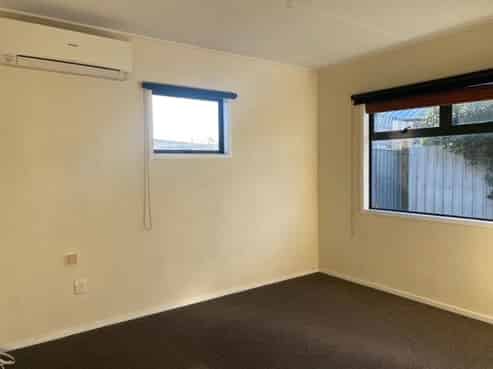 42A Townshend Crescent, Greenmeadows