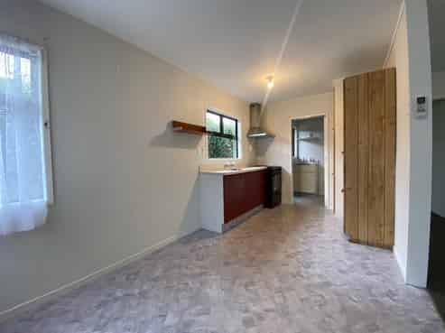 42A Townshend Crescent, Greenmeadows