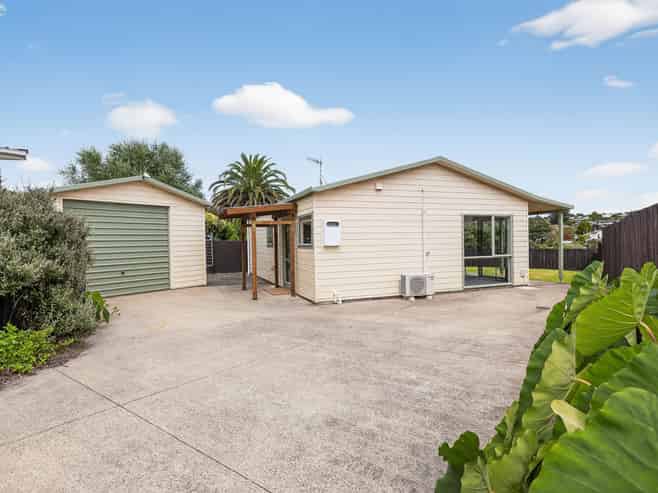 104A Kingswood Road, Brookfield