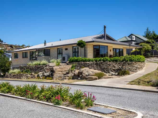 2 Hart Place, Alexandra