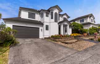 10 Bennett Grove, Newlands