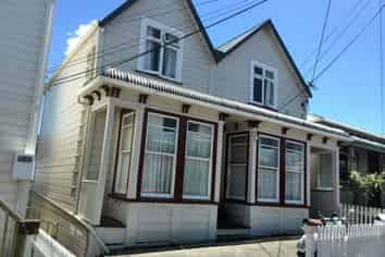 2/210 Rintoul Street, Berhampore