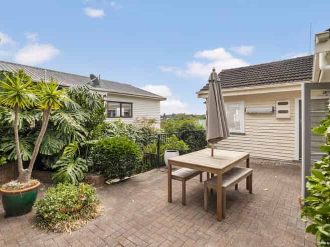 4 Locke Avenue, Hillsborough