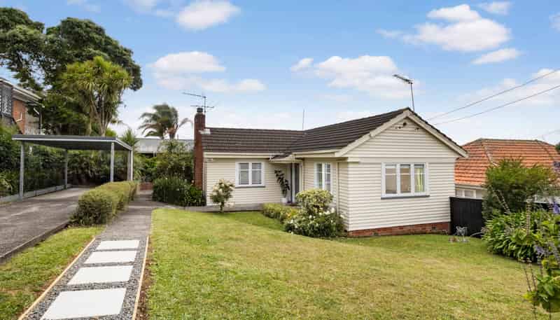 4 Locke Avenue, Hillsborough