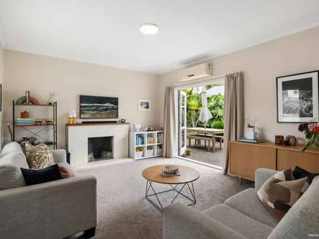 4 Locke Avenue, Hillsborough