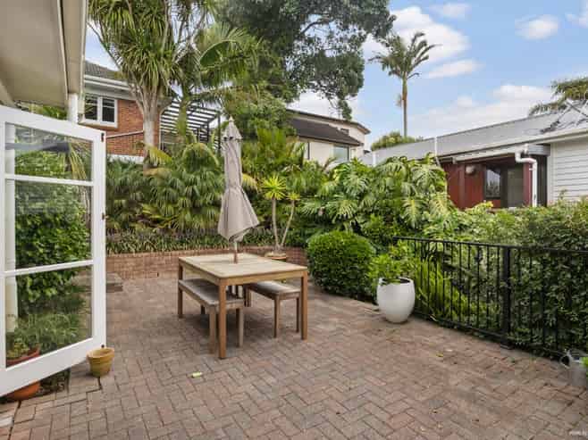 4 Locke Avenue, Hillsborough