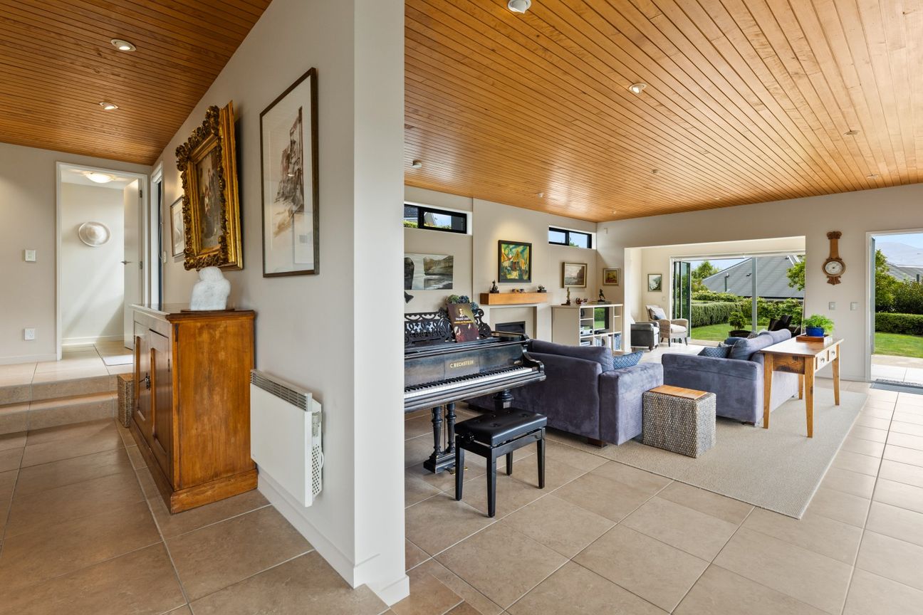 Architecturally excellent in a premium position - Mehr