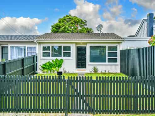 2/49 Russell Road, Manurewa
