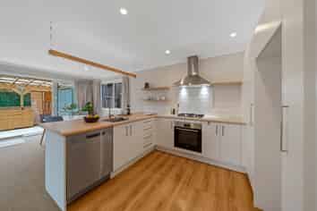 49A Raroa Terrace, Tawa