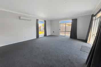 17 Maurice Stanton Pl, Shirley