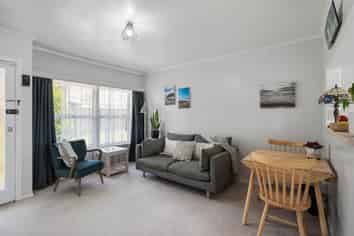 2/10 Liston Street, Northcote