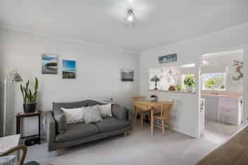 2/10 Liston Street, Northcote