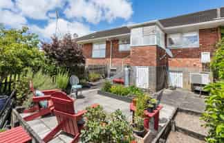 2/10 Liston Street, Northcote