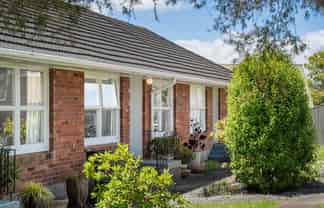 2/10 Liston Street, Northcote