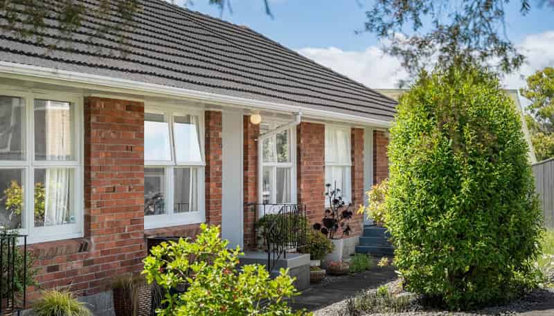 2/10 Liston Street, Northcote