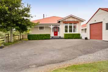 1245 Upland Road, Egmont Village