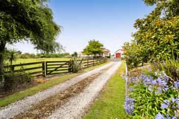 1245 Upland Road, Egmont Village