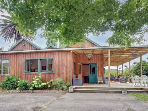 15 Kukuta Road, Okoia