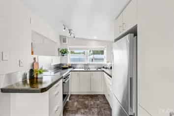 12A Islington Street, Trentham