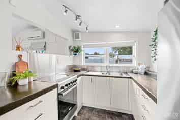 12A Islington Street, Trentham