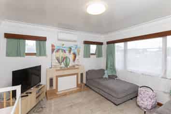 215 Lytton Road, Elgin