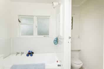 215 Lytton Road, Elgin