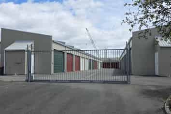 Bromley storage unit – own & occupy or invest