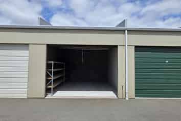 Bromley storage unit – own & occupy or invest