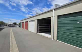 Bromley storage unit – own & occupy or invest