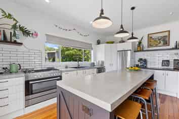 826 Mokau Road, Urenui