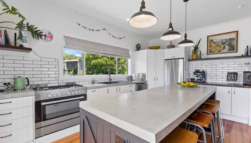826 Mokau Road, Urenui