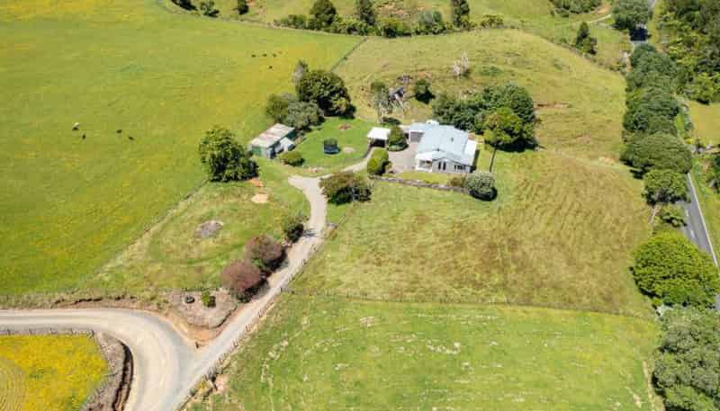 826 Mokau Road, Urenui