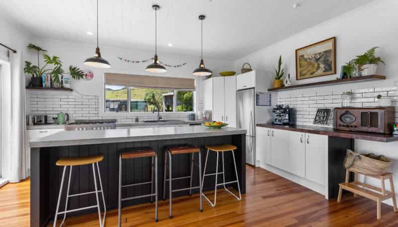 826 Mokau Road, Urenui