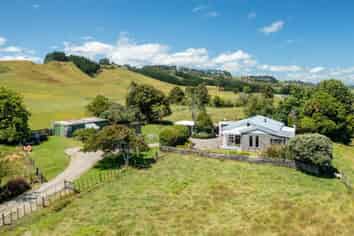 826 Mokau Road, Urenui