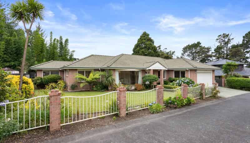 10 Greenwoods Close, Titirangi